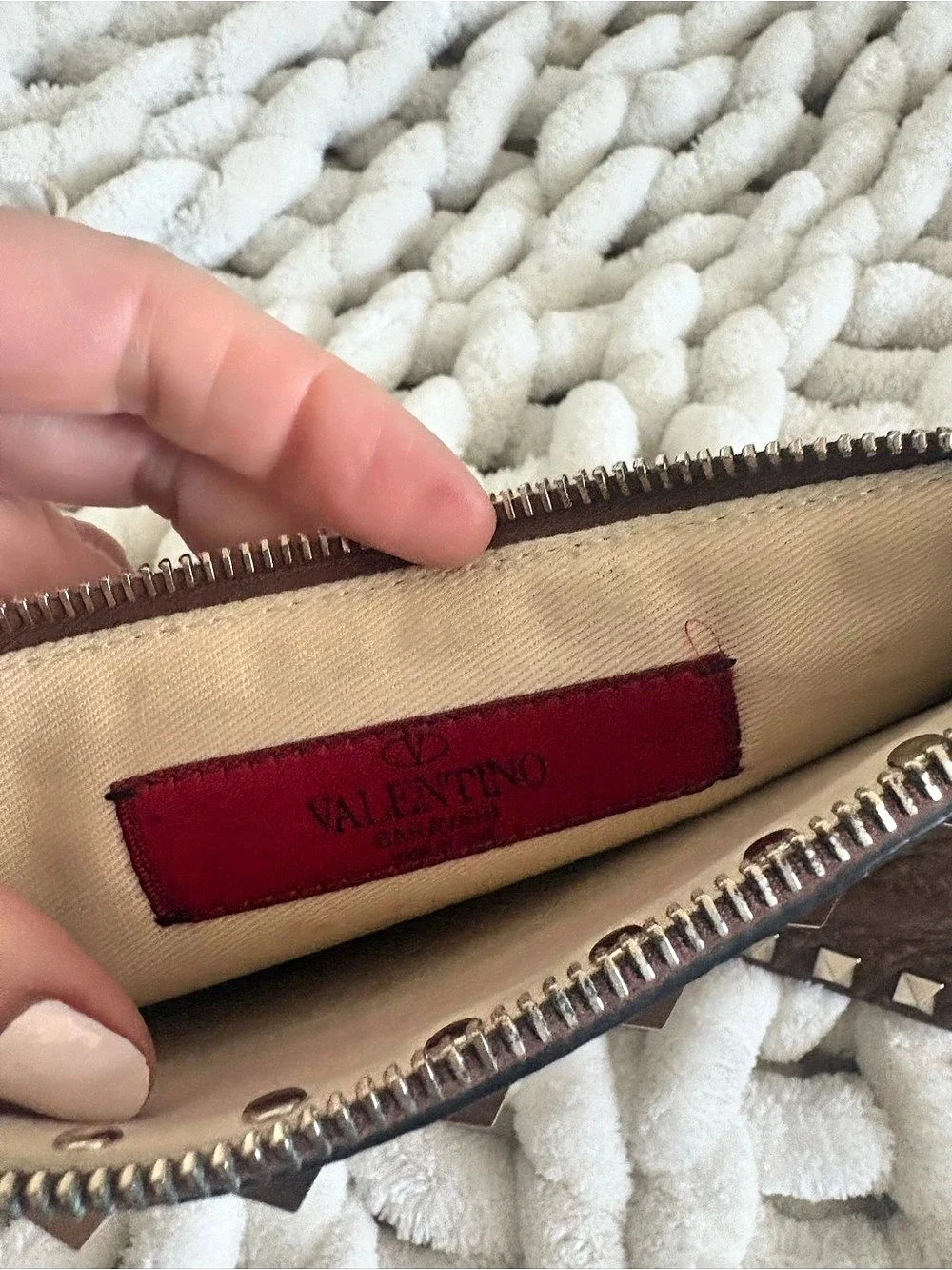 Valentino Garavani Rockstud Large Flat Pouch Clutch in Brown